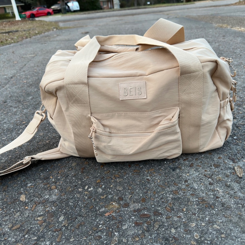 Relisting- Beis Sport Duffle